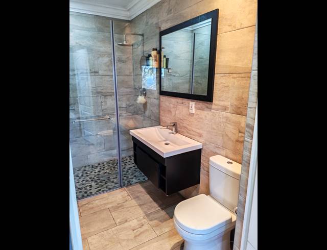 6 BEDROOM HOUSE FOR SALE IN BLUFF